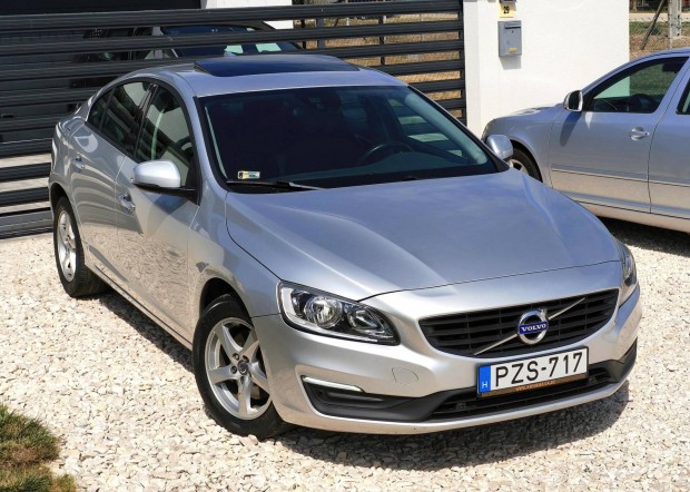 Volvo S60 2.0 D [D2] Momentum Trs s Srlsm...